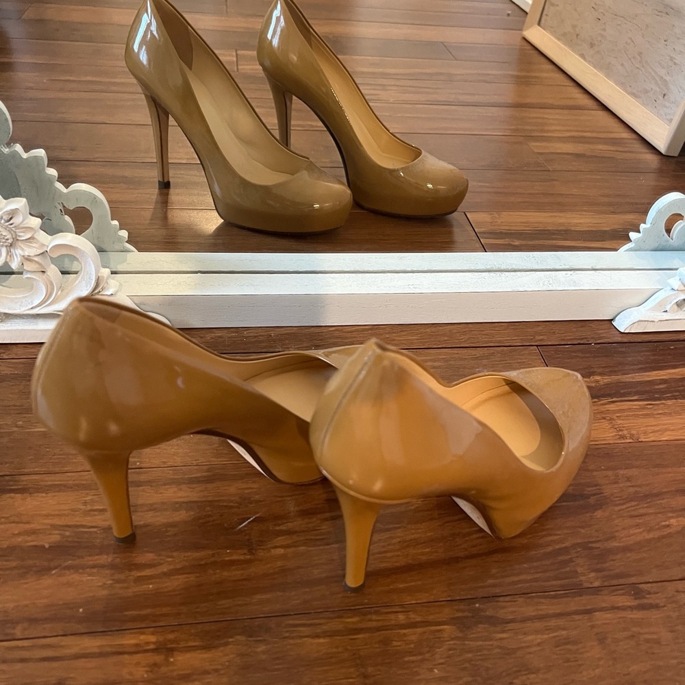 Kate Spade pump, worn once. Very comfortable